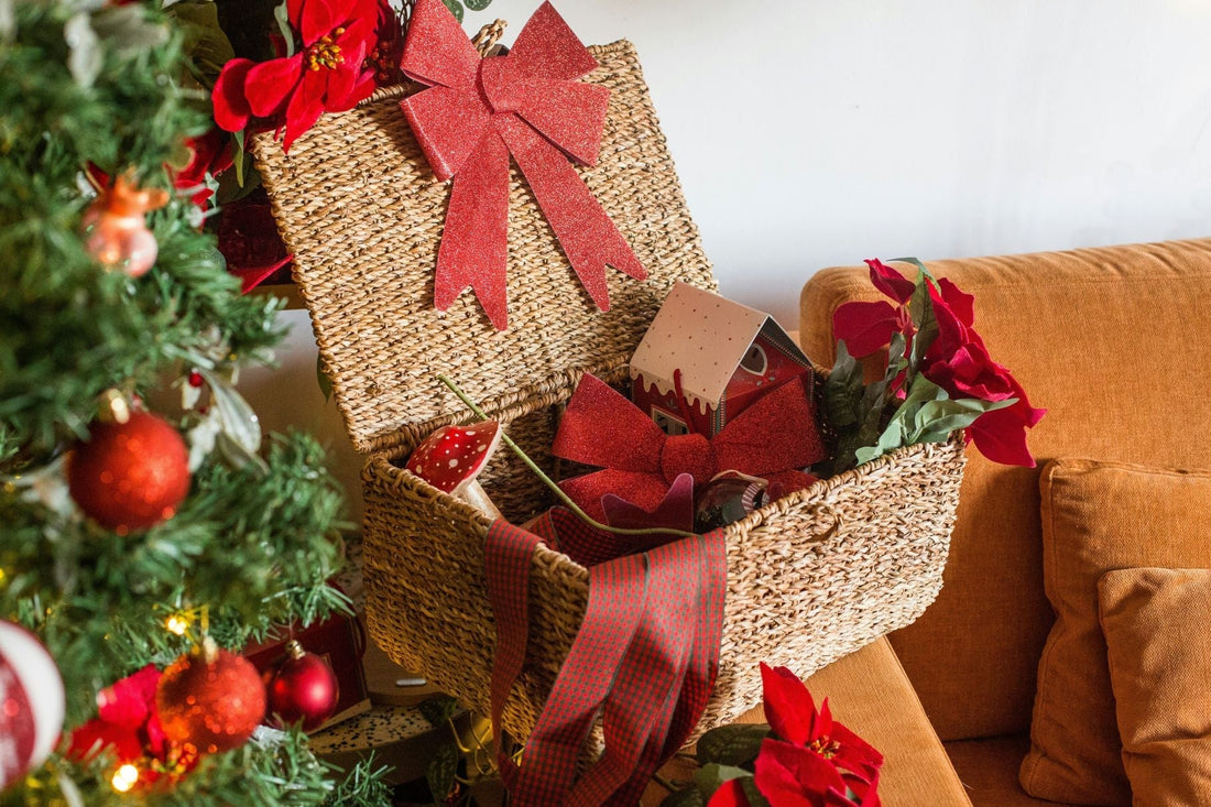10 Personalised Christmas Hampers for Families & Couples