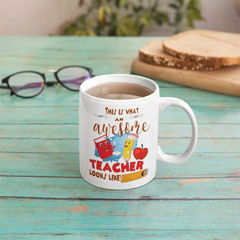 Personalised This is what an Awesome Teacher Looks Like Mug